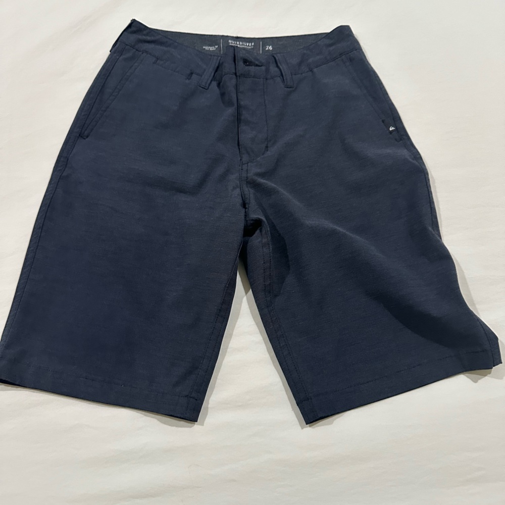 Boys Quiksilver amphibian shorts size 26 navy blue in excellent condition.